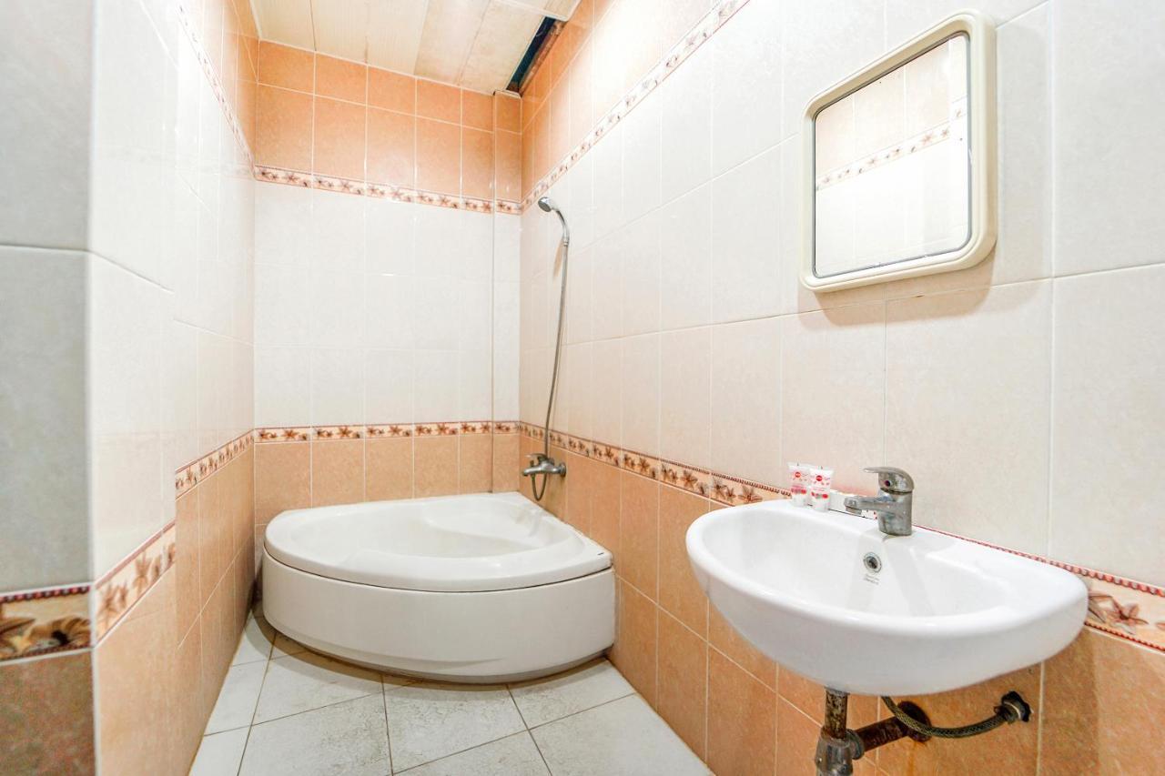 Oyo 231 Hotel Andita Syariah Surabaya Dış mekan fotoğraf